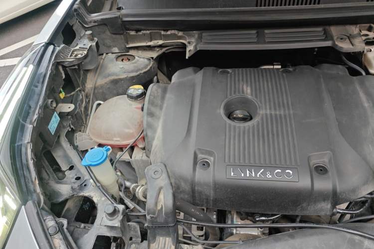 Used Lynk & Co 05 2022 2.0TD Four-Wheel Drive Dynamic Halo Engine Bay Right