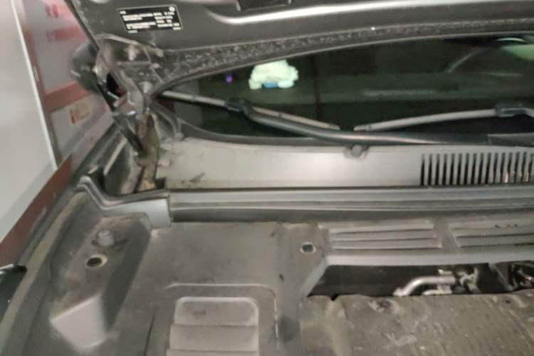 Used Lynk & Co 05 2022 2.0TD Four-Wheel Drive Dynamic Halo Engine Bay Right