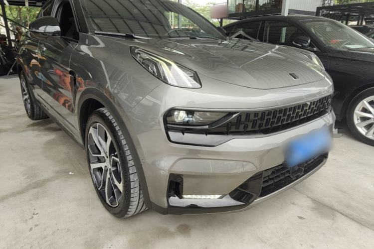 Used Lynk & Co 05 2022 2.0TD Four-Wheel Drive Dynamic Halo Front Right 45 Deg