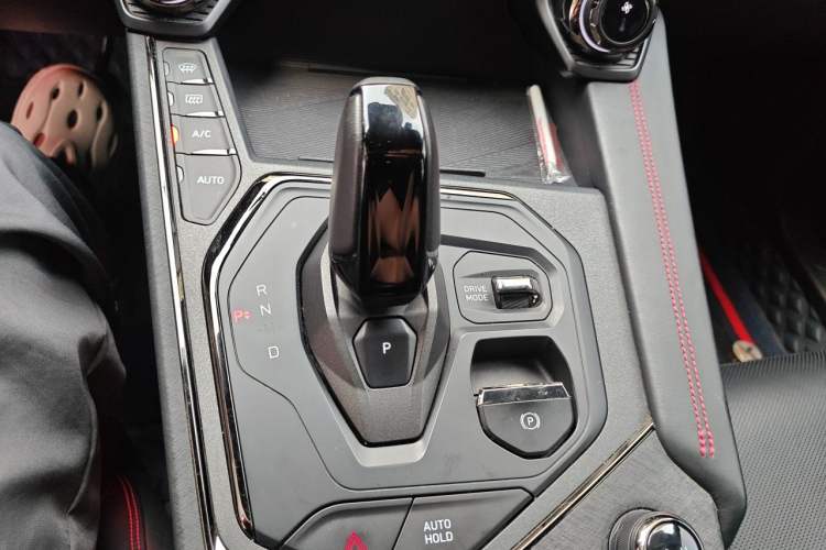 Used Lynk & Co 05 2022 2.0TD Four-Wheel Drive Dynamic Halo Gear Lever