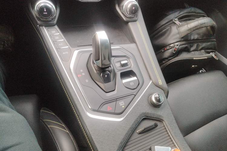 Used Lynk & Co 05 2022 2.0T Two-Wheel Drive Shine Halo Gear Lever