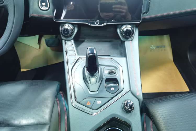 Used Lynk & Co 05 2022 2.0TD Four-Wheel Drive Dynamic Halo Gear Lever