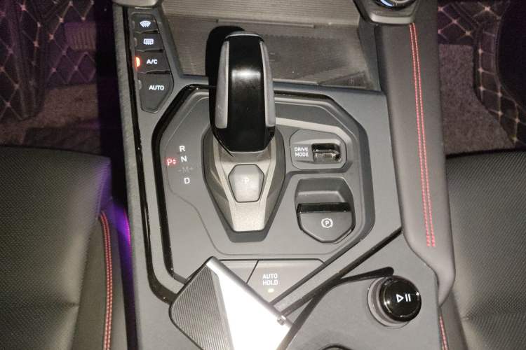 Used Lynk & Co 05 2022 2.0TD Four-Wheel Drive Dynamic Halo Gear Lever