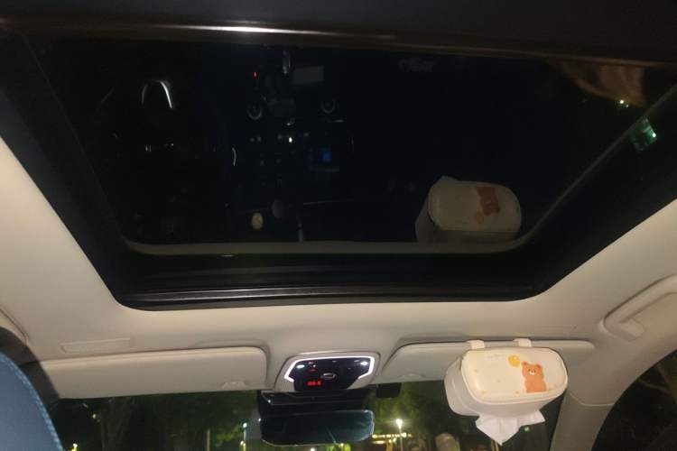 Used Lynk & Co 05 2022 2.0T Two-Wheel Drive Shine Halo Headliner