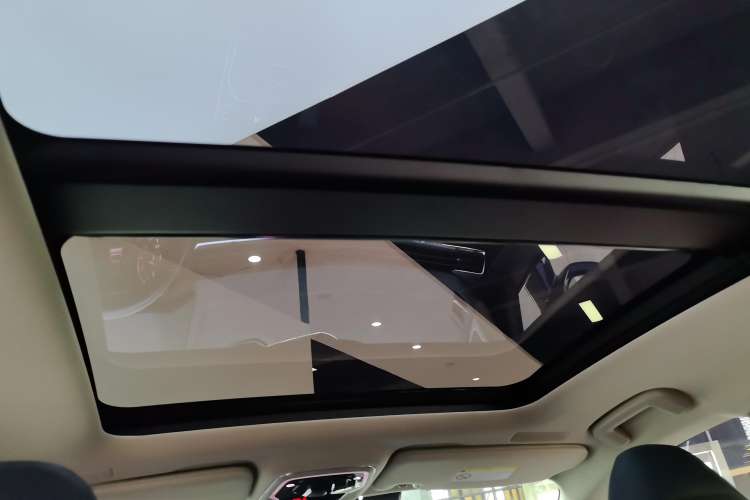 Used Lynk & Co 05 2022 2.0T Two-Wheel Drive Shine Halo Headliner