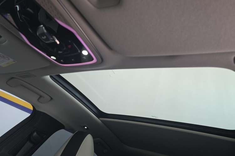 Used Lynk & Co 05 2022 2.0T Two-Wheel Drive Shine Halo Headliner