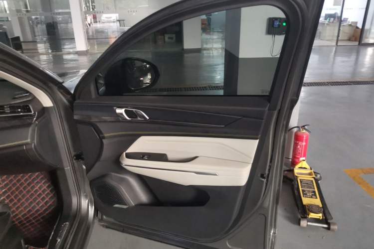 Used Lynk & Co 05 2022 2.0TD Two-Wheel Drive Zhaoyang Plus Interior 2
