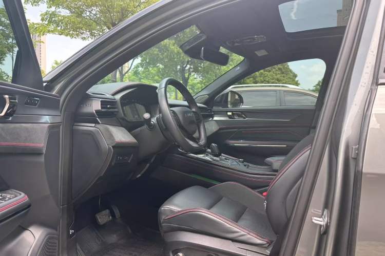 Used Lynk & Co 05 2022 2.0TD Four-Wheel Drive Dynamic Halo Interior 2