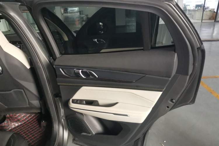 Used Lynk & Co 05 2022 2.0TD Two-Wheel Drive Zhaoyang Plus Interior 3