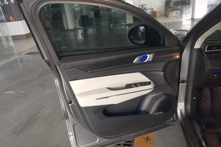 Used Lynk & Co 05 2022 2.0TD Two-Wheel Drive Zhaoyang Plus Interior 4