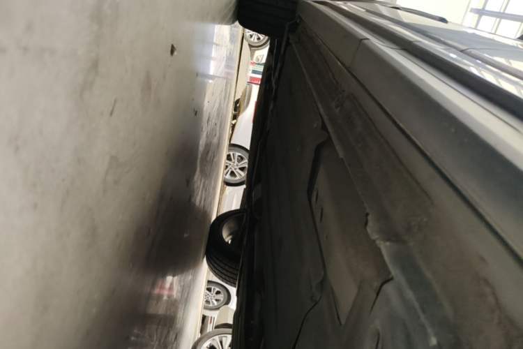 Used Lynk & Co 05 2022 2.0T Two-Wheel Drive Shine Halo Left Side Sill