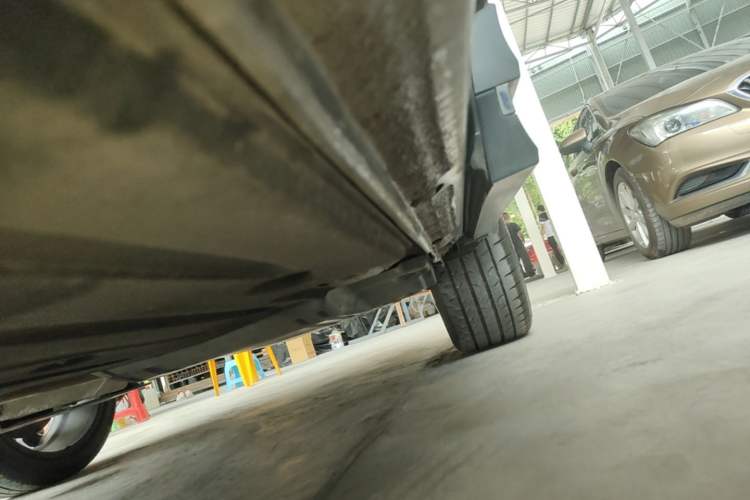 Used Lynk & Co 05 2022 2.0TD Four-Wheel Drive Dynamic Halo Left Side Sill