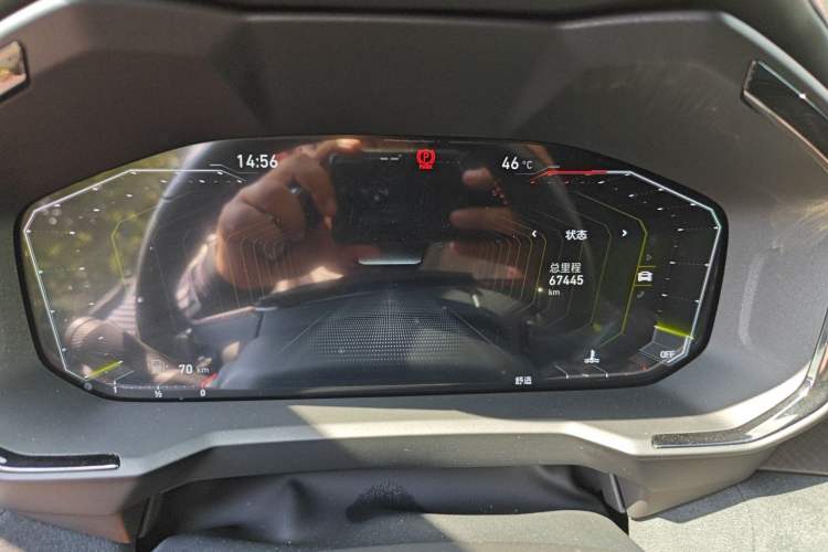 Used Lynk & Co 05 2022 2.0TD Four-Wheel Drive Dynamic Halo Odometer Close Up