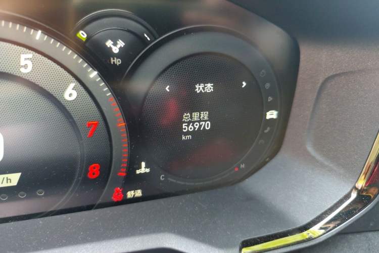 Used Lynk & Co 05 2022 2.0TD Four-Wheel Drive Dynamic Halo Odometer Close Up