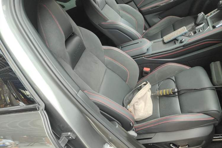 Used Lynk & Co 05 2022 2.0TD Four-Wheel Drive Dynamic Halo Right Front Seat