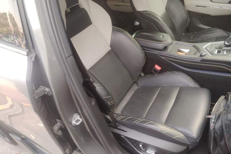 Used Lynk & Co 05 2022 2.0T Two-Wheel Drive Shine Halo Right Front Seat
