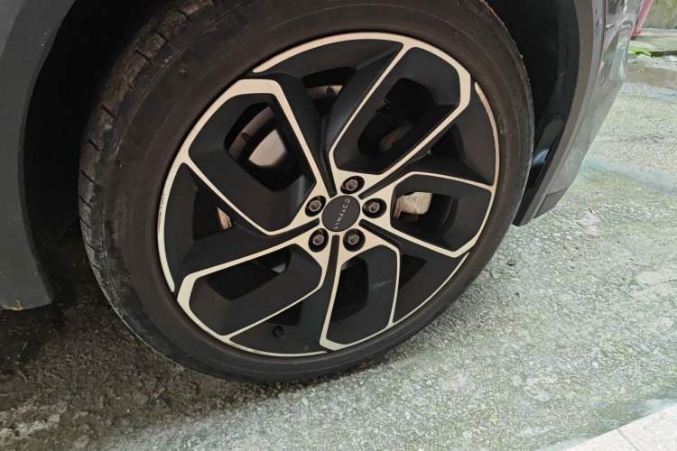 Used Lynk & Co 05 2022 2.0T Two-Wheel Drive Shine Halo Right Front Wheel Hub
