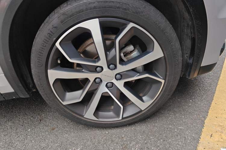 Used Lynk & Co 05 2022 2.0TD Four-Wheel Drive Dynamic Halo Right Front Wheel Hub