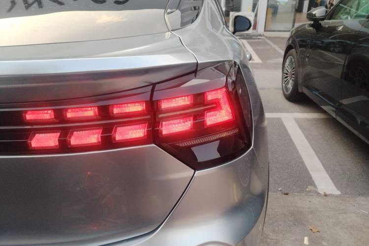 Used Lynk & Co 05 2022 2.0T Two-Wheel Drive Shine Halo Right Rear Taillight