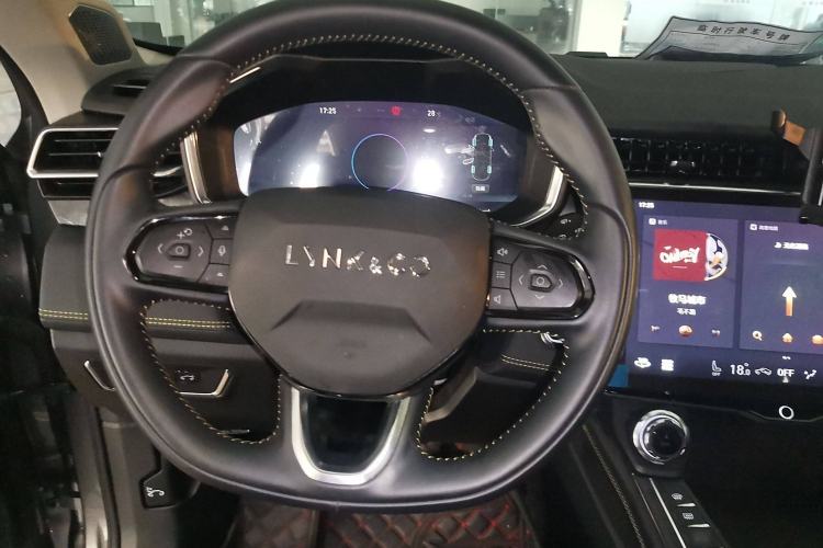 Used Lynk & Co 05 2022 2.0TD Two-Wheel Drive Zhaoyang Plus Steering Wheel