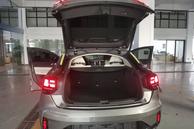 Used Lynk & Co 05 2022 2.0TD Two-Wheel Drive Zhaoyang Plus Trunk