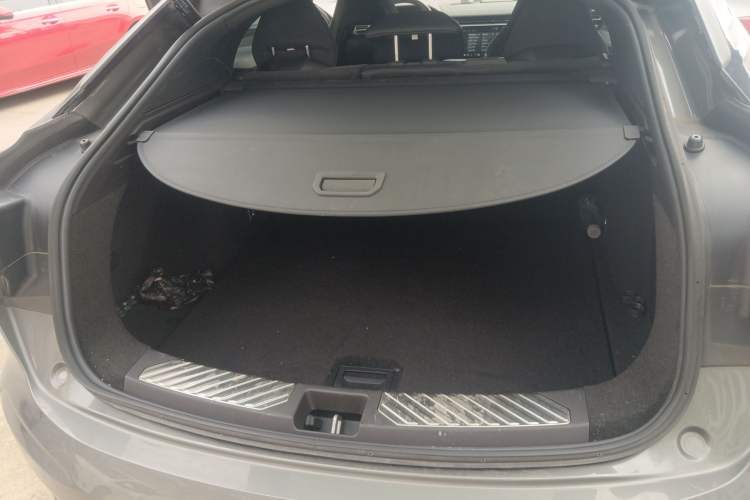 Used Lynk & Co 05 2022 2.0TD Four-Wheel Drive Dynamic Halo Trunk