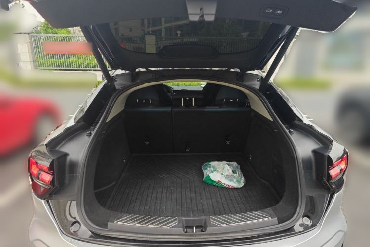 Used Lynk & Co 05 2022 2.0T Two-Wheel Drive Shine Halo Trunk