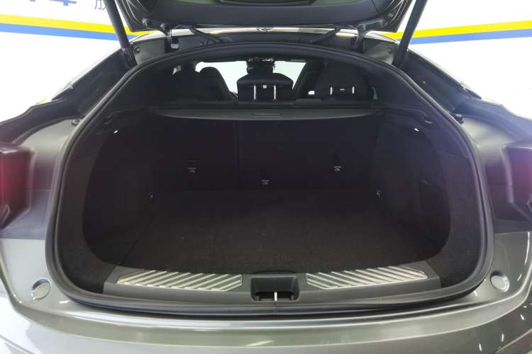 Used Lynk & Co 05 2022 2.0TD Four-Wheel Drive Dynamic Halo Trunk