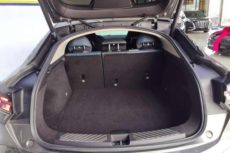 Used Lynk & Co 05 2022 2.0T Two-Wheel Drive Shine Halo Trunk