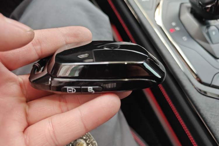 Used Lynk & Co 05 2022 2.0TD Four-Wheel Drive Dynamic Halo Vehicle Key