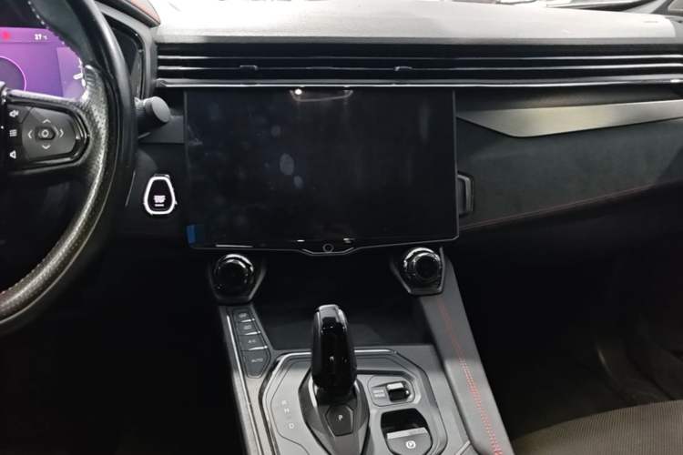 Used Lynk & Co 05 2022 2.0TD Four-Wheel Drive Dynamic Halo Audio And AC Panel