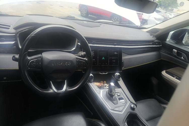 Used Lynk & Co 05 2022 2.0T Two-Wheel Drive Shine Halo Center Console