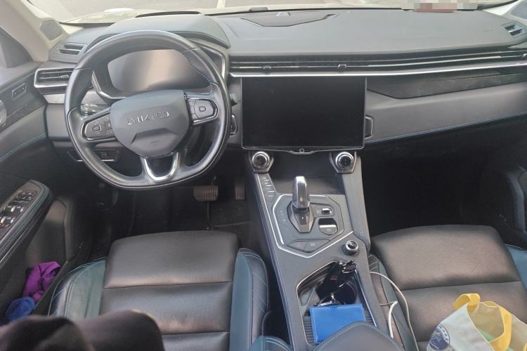 Used Lynk & Co 05 2022 2.0T Two-Wheel Drive Shine Halo Center Console