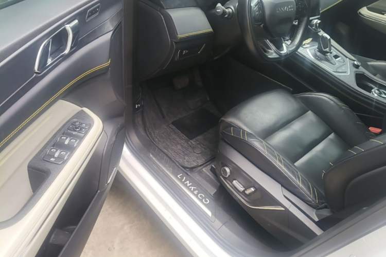 Used Lynk & Co 05 2022 2.0T Two-Wheel Drive Shine Halo Driver Seat