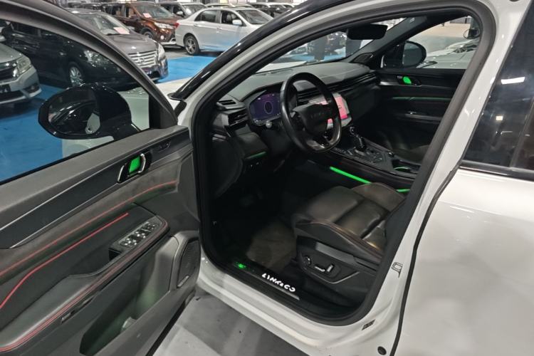 Used Lynk & Co 05 2022 2.0TD Four-Wheel Drive Dynamic Halo Driver Seat