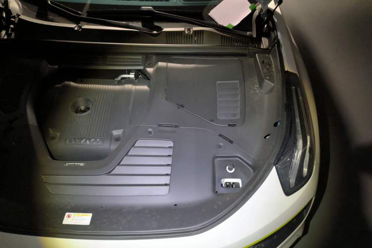 Used Lynk & Co 05 2022 2.0T Two-Wheel Drive Shine Halo Engine Bay Left