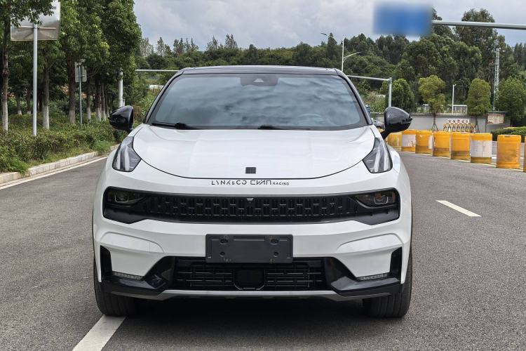 Used Lynk & Co 05 2022 2.0TD Four-Wheel Drive Dynamic Halo Exterior 1