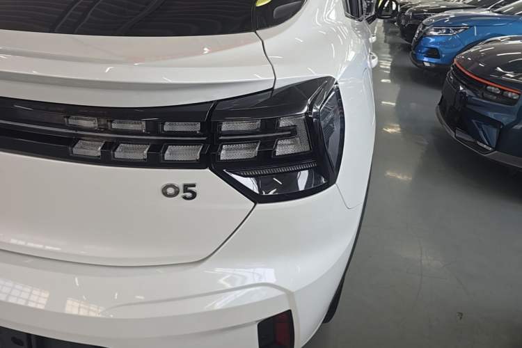 Used Lynk & Co 05 2022 2.0T Two-Wheel Drive Shine Halo Exterior 3