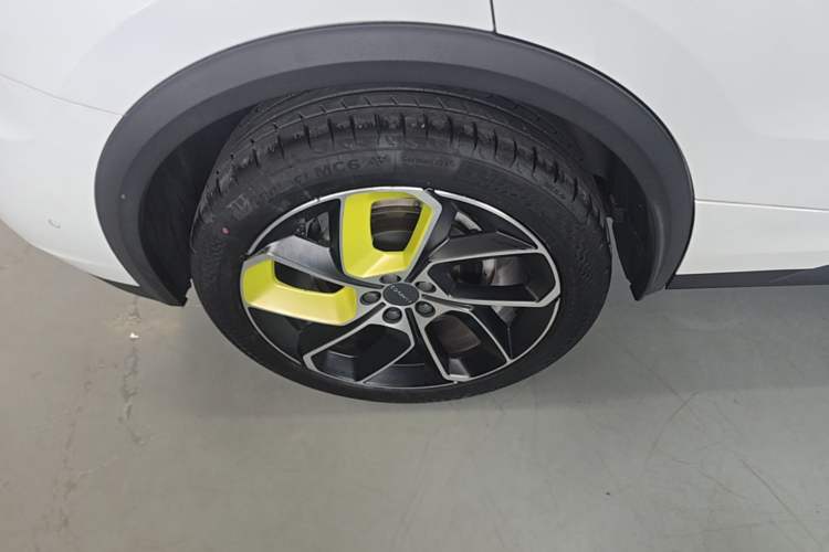 Used Lynk & Co 05 2022 2.0T Two-Wheel Drive Shine Halo Exterior 5
