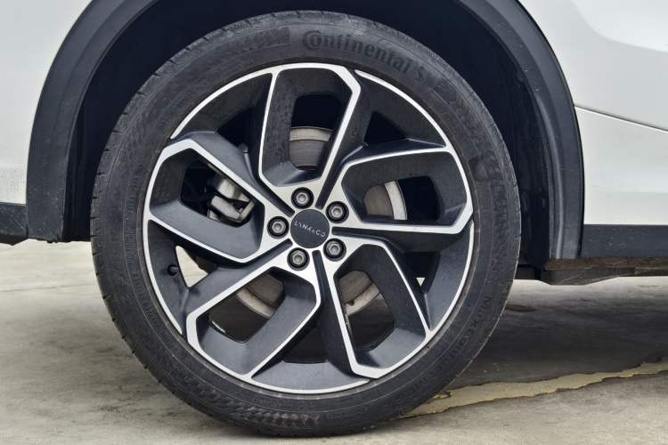 Used Lynk & Co 05 2022 2.0T Two-Wheel Drive Shine Halo Exterior 9