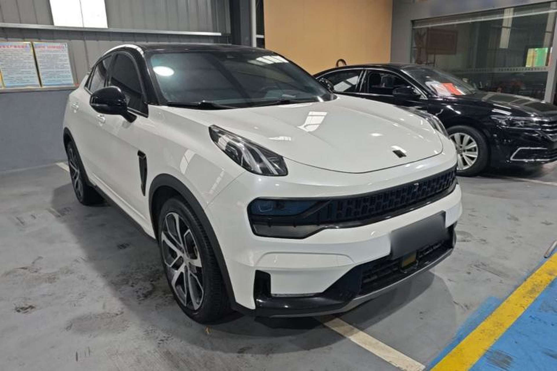 Used Lynk & Co 05 2022 2.0TD Four-Wheel Drive Dynamic Halo Front Right 45 Deg