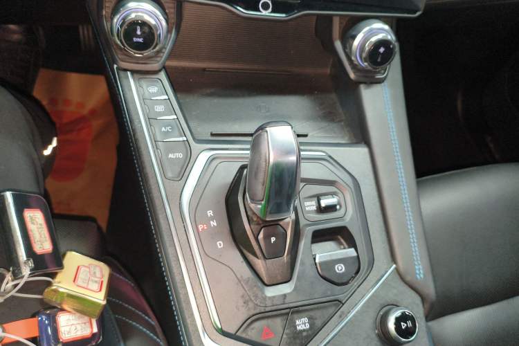 Used Lynk & Co 05 2022 2.0T Two-Wheel Drive Shine Halo Gear Lever