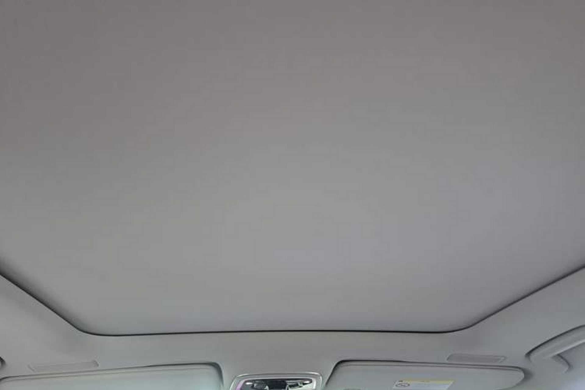 Used Lynk & Co 05 2022 2.0T Two-Wheel Drive Shine Halo Headliner