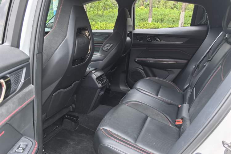 Used Lynk & Co 05 2022 2.0TD Four-Wheel Drive Dynamic Halo Interior 3