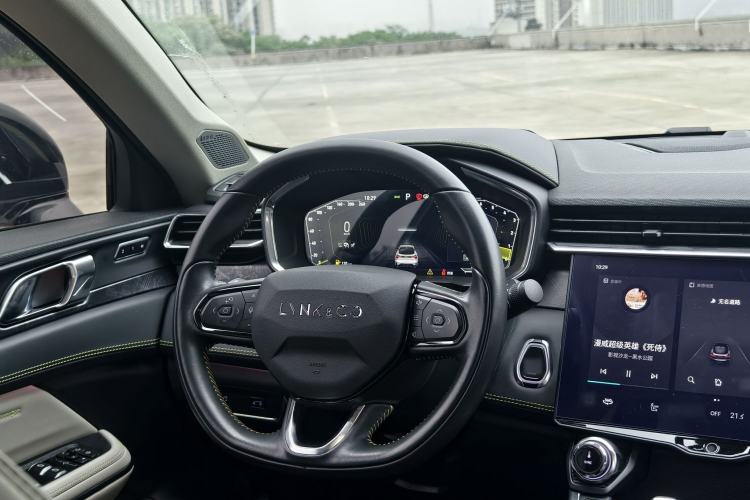 Used Lynk & Co 05 2022 2.0T Two-Wheel Drive Shine Halo Interior 5