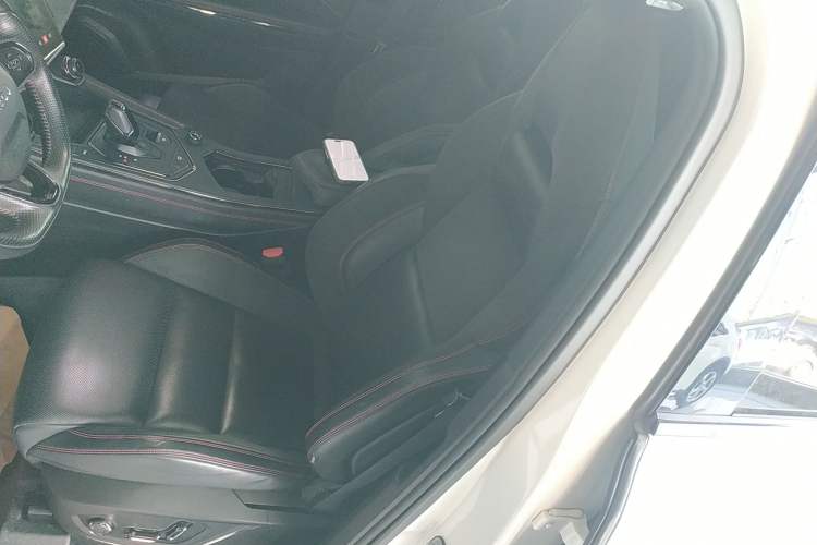 Used Lynk & Co 05 2022 2.0TD Four-Wheel Drive Dynamic Halo Left Front Seat