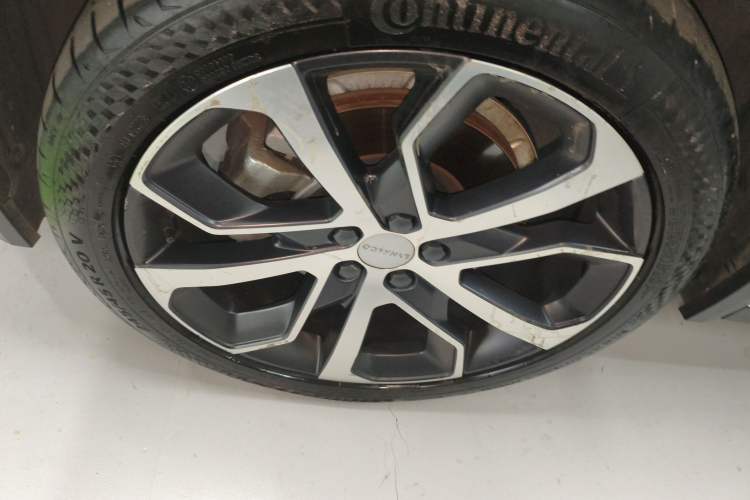 Used Lynk & Co 05 2022 2.0TD Four-Wheel Drive Dynamic Halo Left Front Wheel Hub