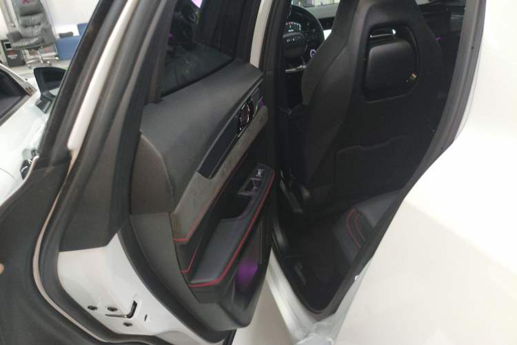 Used Lynk & Co 05 2022 2.0TD Four-Wheel Drive Dynamic Halo Left Rear Door Interior