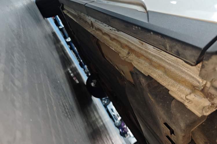 Used Lynk & Co 05 2022 2.0TD Four-Wheel Drive Dynamic Halo Left Side Sill