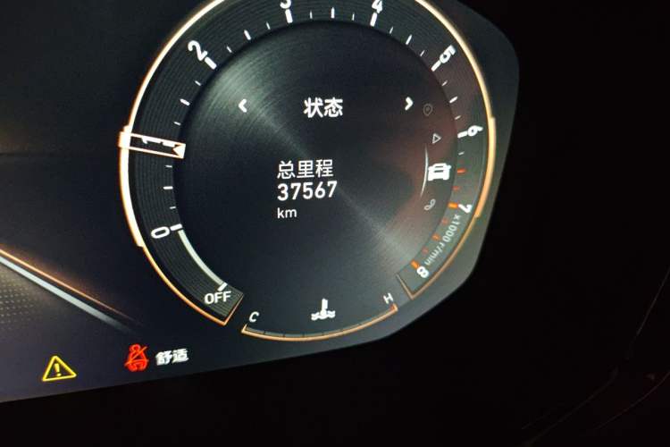 Used Lynk & Co 05 2022 2.0TD Four-Wheel Drive Dynamic Halo Odometer Close Up